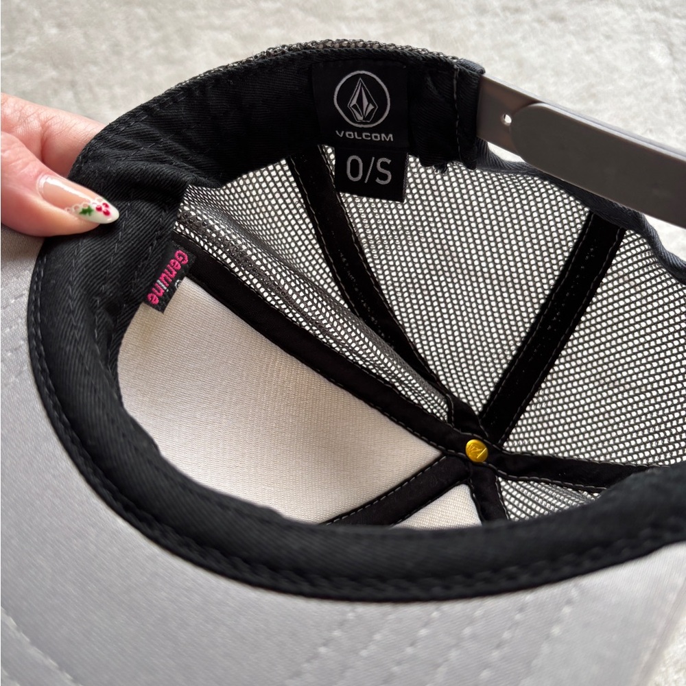 Volcom SnapBack - Picture 4 of 4